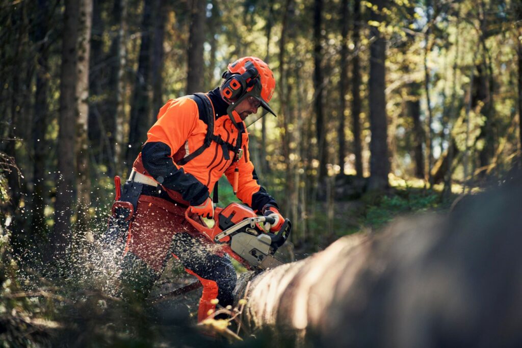 Husqvarna_Skyddskläder_Sågskyddskläder_Traktorcity